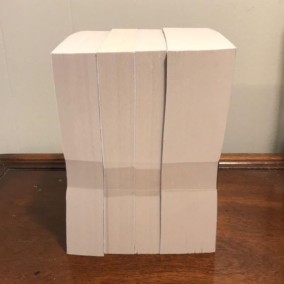 The Lunar Chronicles Paperback Set by Marissa Meyer - Picture 3 of 4